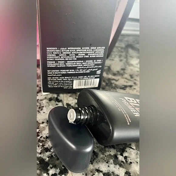Huda Beauty Easy Blur Silicone-Free Smoothing Primer - Picture 6 of 10